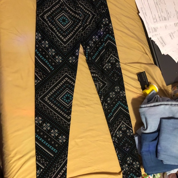 Assortment of Clothing - Picture 7 of 8